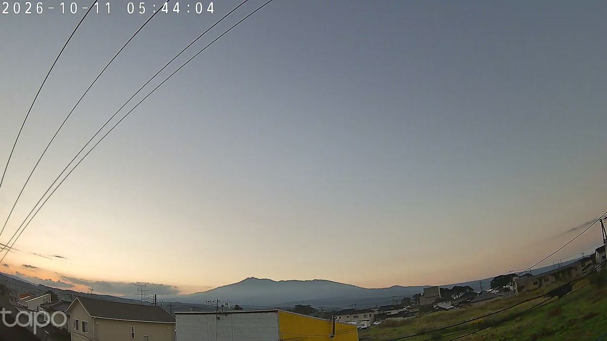 布団がめくれて、鳥海山がまるごと出てきた。うちの人の第一声は「めちゃ綺麗」。