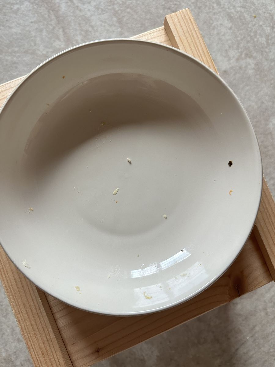 朝ごはんに走ってきて、お皿はつるつる。