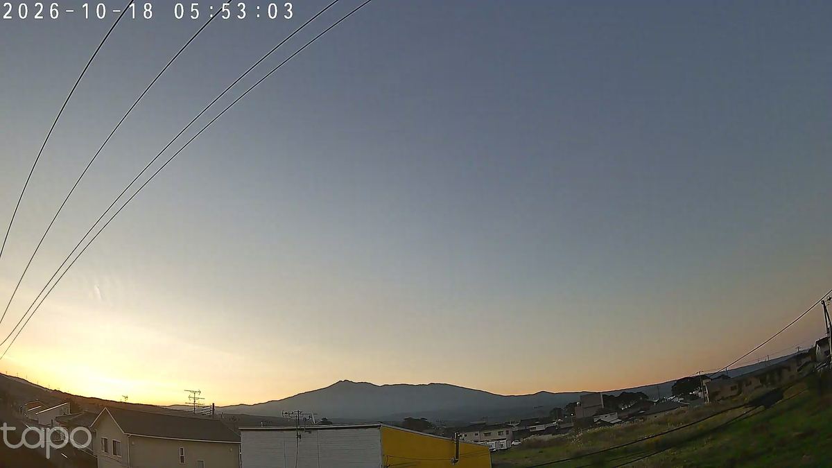 空のすそが、少しずつ明るんでいく。