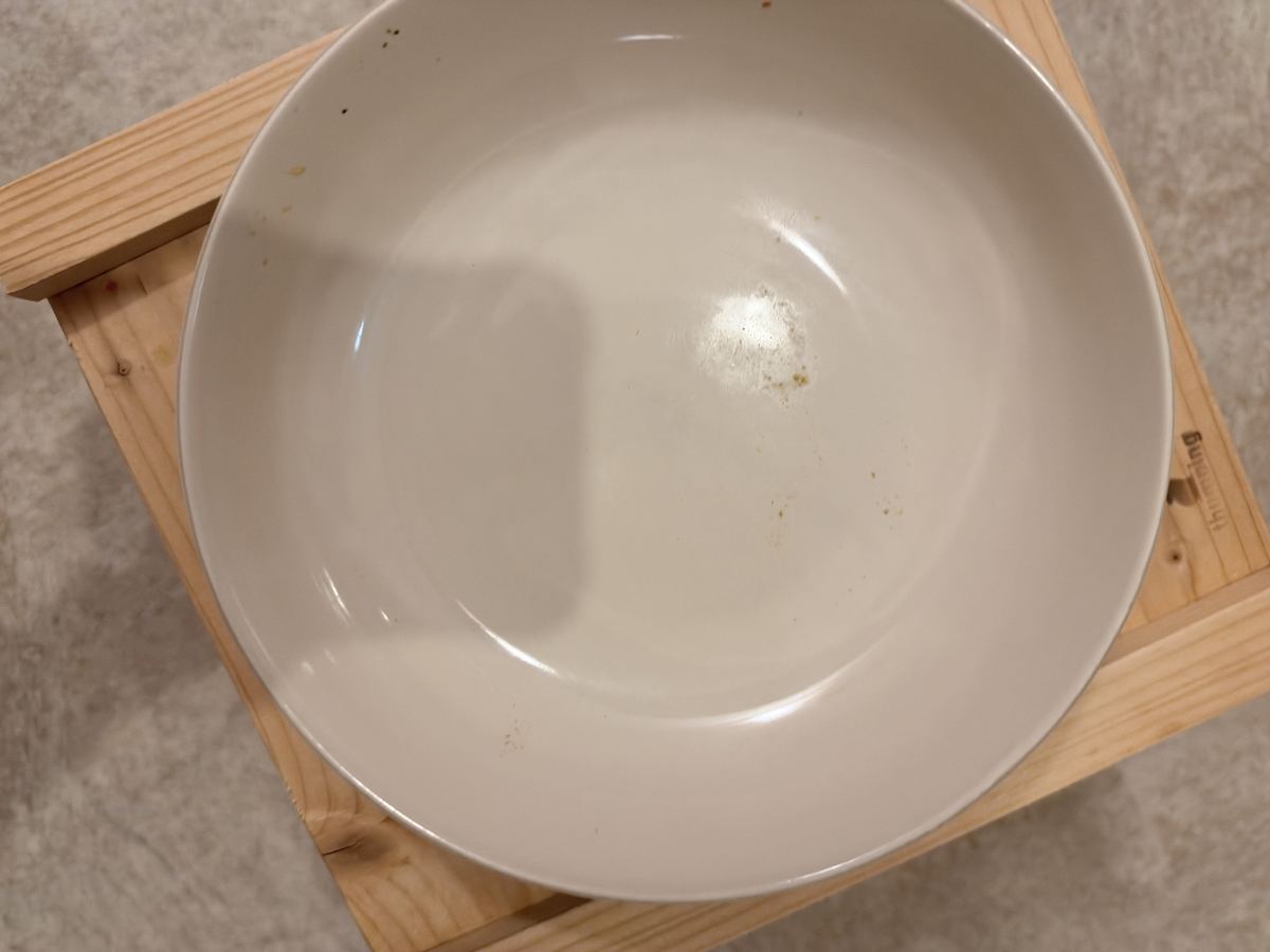 お皿はツルツル。